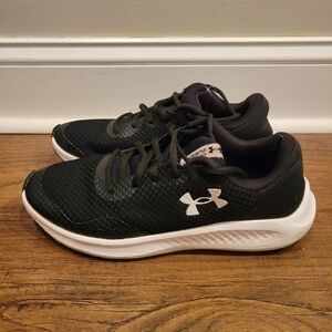 Under Armour Black Mesh Sneakers with White Soles Womens 8/ Kids Size 7